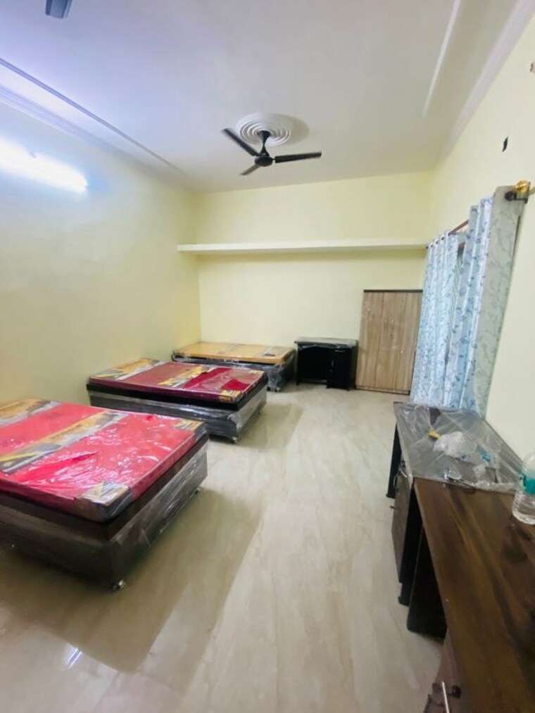 Bedroom, vineet khand Pg For Girls In Vineet Khand 10471752