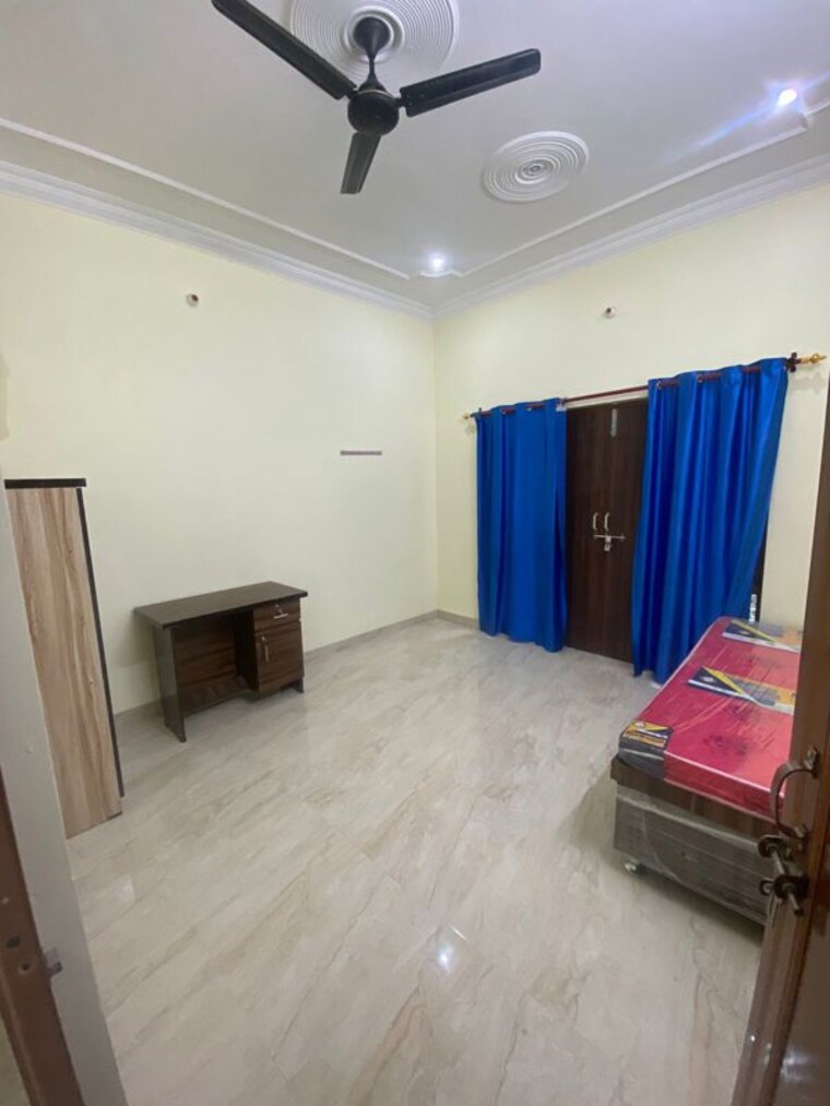 Bedroom, vineet khand Pg For Girls In Vineet Khand 10471752
