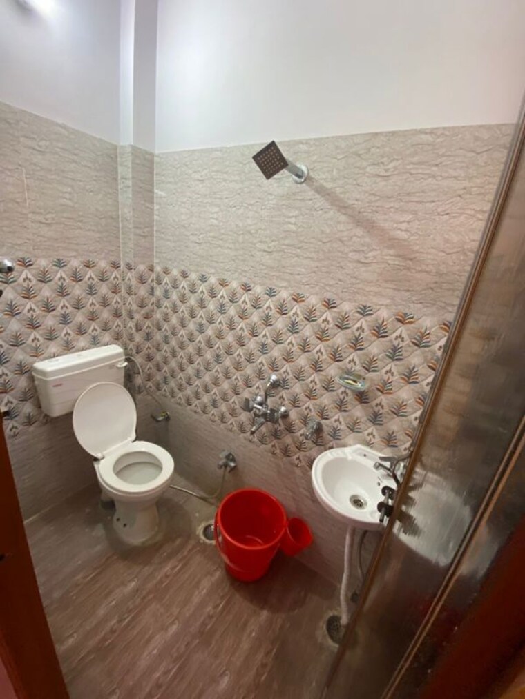 Bathroom, vineet khand Pg For Girls In Vineet Khand 10471752