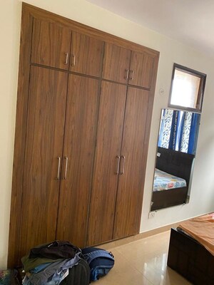 Furnished Amenities in 4 BHK Apartment at Dwarka – for Rent