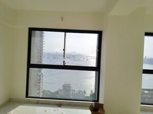 Room in 2.5 BHK Apartment at Prescon Midtown Bay, Mahim West – for Rent