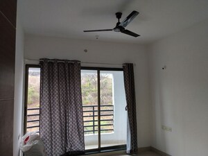 Bedroom in 2 BHK Apartment at Sanghvi Heights, Wadala – for Rent