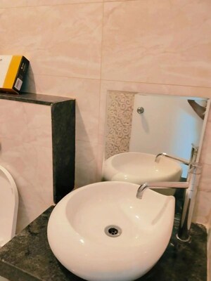 Furnished Amenities in 1.5 BHK Apartment at Amanora Gateway Towers, Hadapsar – for Rent