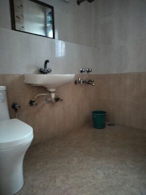Bathroom in 2.5 BHK Villa at Sector 28 – for Rent