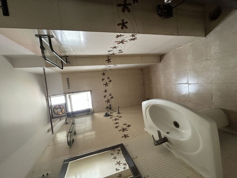 Bathroom, prateek-fedora 3 Bedroom 1356 Sq.Ft. Apartment In Sector 61 Noida 10472024
