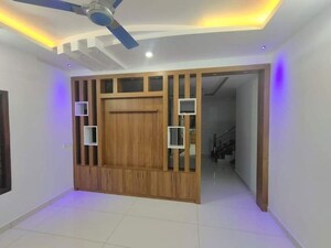 Room in 6+ BHK Independent House at Sector 14 – for Sale