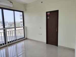 Room in 2 BHK Apartment at Dynamix Divum, Malad East – for Rent