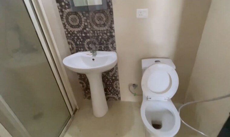 Bathroom, prateek-wisteria 3 Bedroom 1385 Sq.Ft. Apartment In Sector 77 Noida 10472043