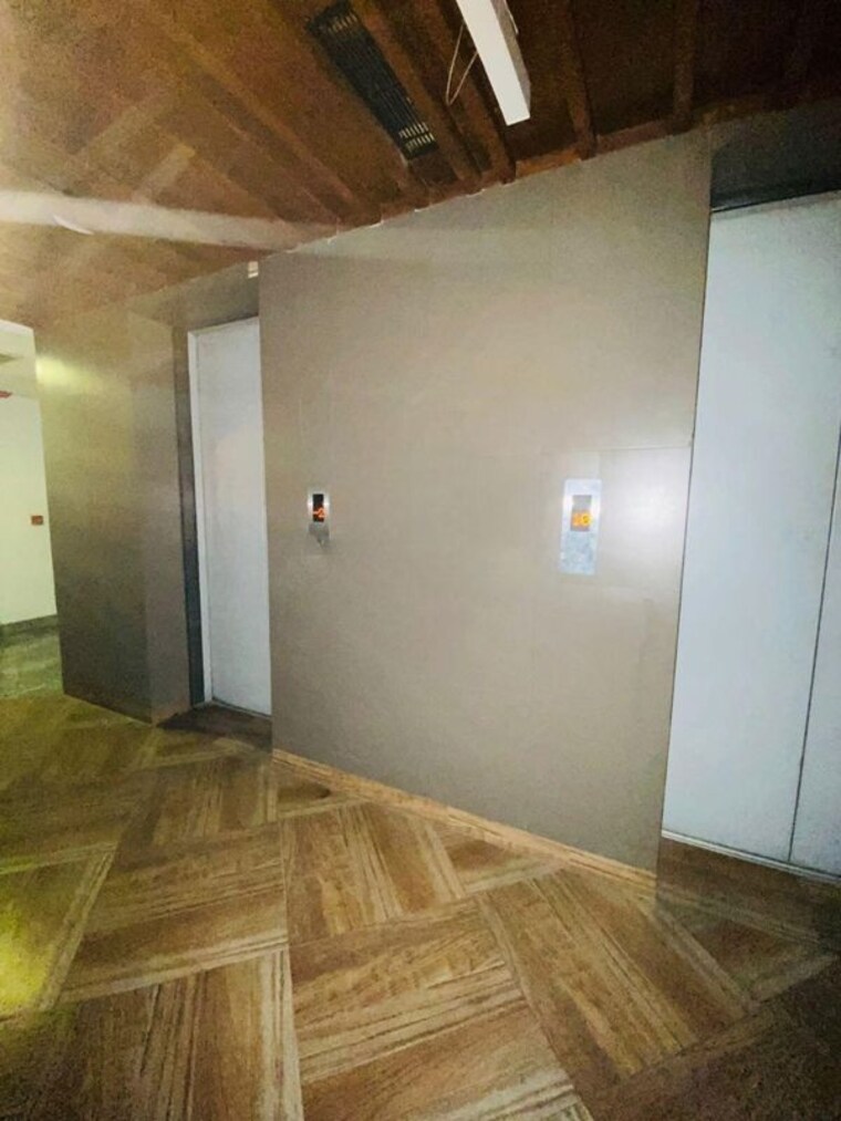 Room, shivajinagar Commercial Office Space 3000 Sq.Ft. In Shivajinagar Pune 10472071