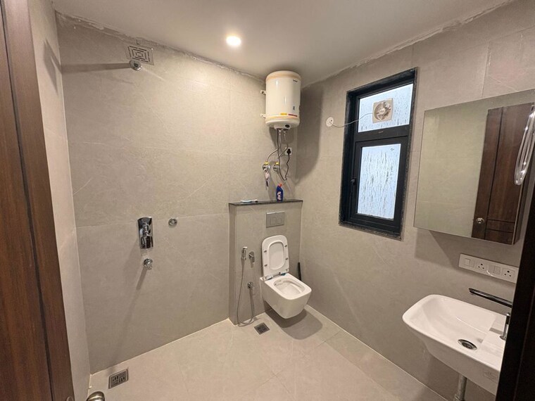 Team Area, dlf-city-gurgaon 3 Bedroom 250 Sq.Ft. Builder Floor In Sector 27 Gurgaon 10444959