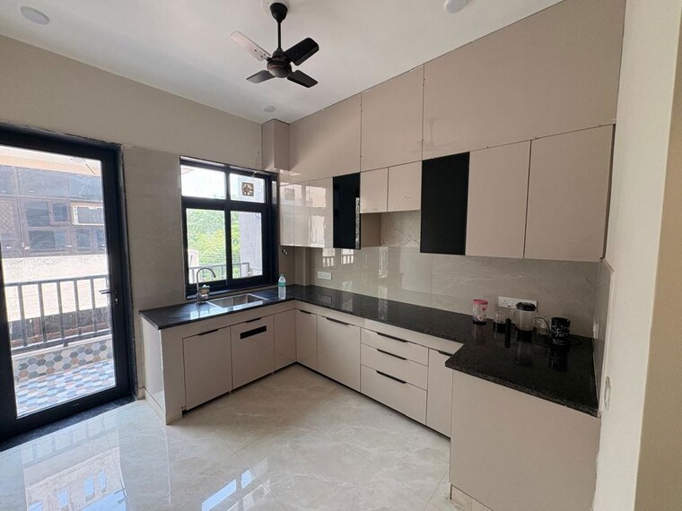 Kitchen, dlf-city-gurgaon 3 Bedroom 250 Sq.Ft. Builder Floor In Sector 27 Gurgaon 10444959