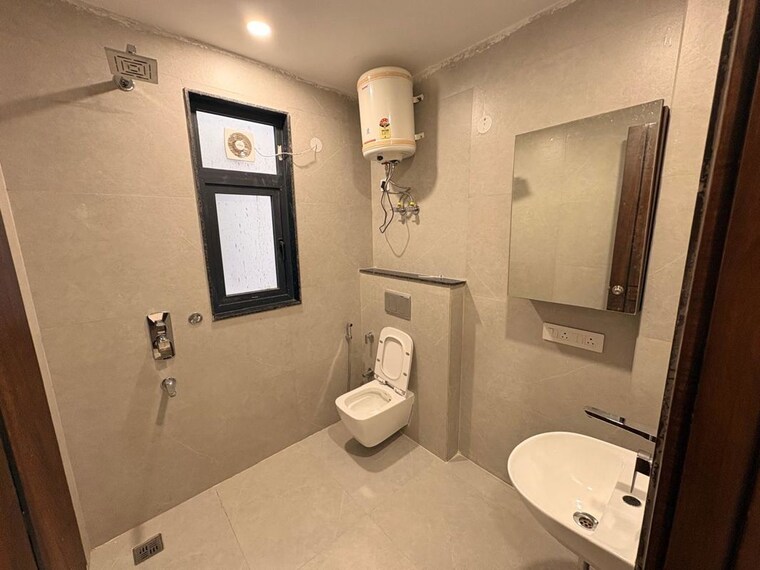 Bathroom, dlf-city-gurgaon 3 Bedroom 250 Sq.Ft. Builder Floor In Sector 27 Gurgaon 10444959