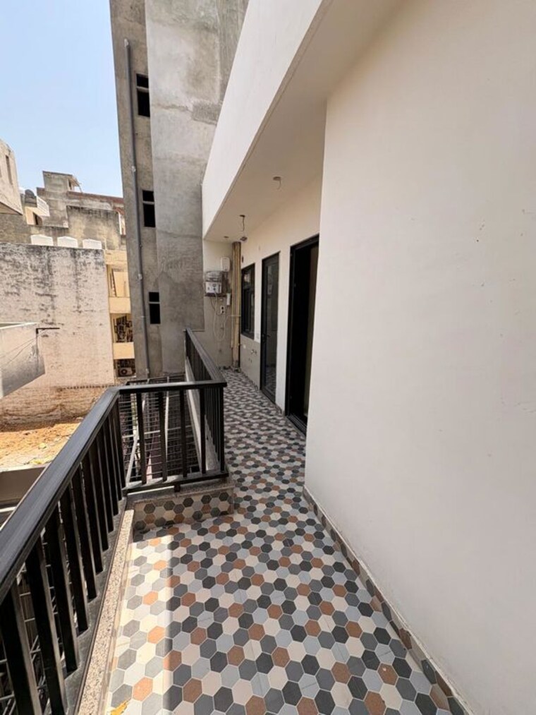Kitchen, dlf-city-gurgaon 3 Bedroom 250 Sq.Ft. Builder Floor In Sector 27 Gurgaon 10444959