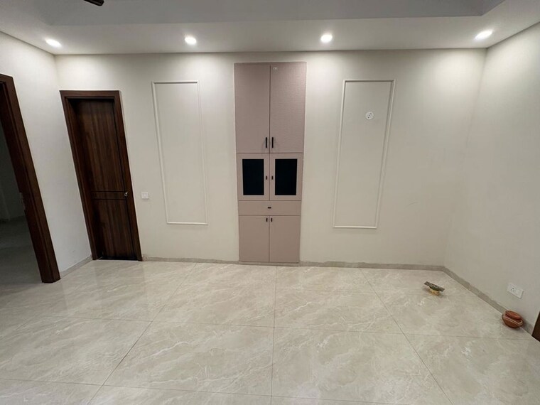 Room, dlf-city-gurgaon 3 Bedroom 250 Sq.Ft. Builder Floor In Sector 27 Gurgaon 10444959
