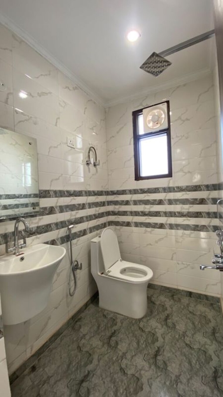 Bathroom, neb sarai 2 Bedroom 750 Sq.Ft. Builder Floor In Neb Sarai Delhi 10472149