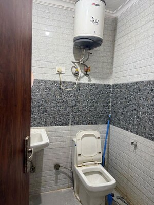 Bathroom in 1 BHK Builder Floor at Jawahar Nagar – for Rent