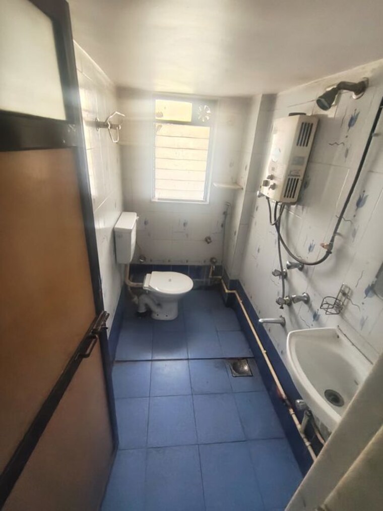 Bathroom, himgiri-lokupvan-phase-ii-chs-ltd 2 Bedroom 700 Sq.Ft. Apartment In Vasant Vihar Thane 10472185