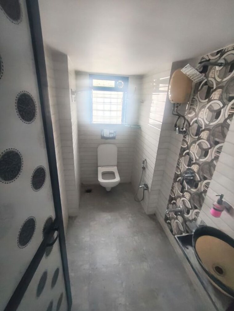 Bathroom, himgiri-lokupvan-phase-ii-chs-ltd 2 Bedroom 700 Sq.Ft. Apartment In Vasant Vihar Thane 10472185