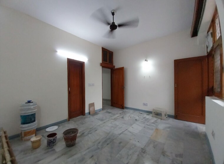 Room, sector 19 6+ Bedroom 168 Sq.Mt. Independent House In Sector 19 Noida 10472204