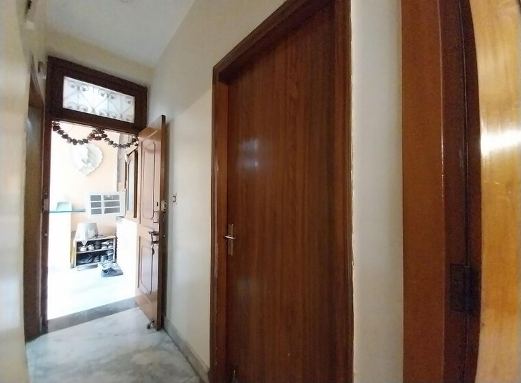 Room, sector 19 6+ Bedroom 168 Sq.Mt. Independent House In Sector 19 Noida 10472204