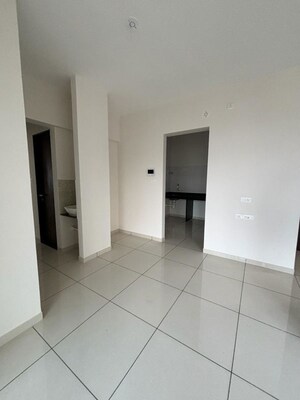 Room in 2 BHK Apartment at VJ YashOne Infinitee, Tathawade – for Rent