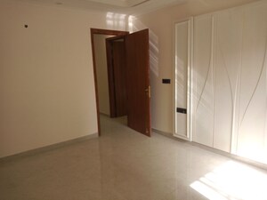 Room in 4 BHK Builder Floor at Sector 85 – for Sale