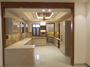 Room in 4 BHK Builder Floor at Sector 85 – for Sale