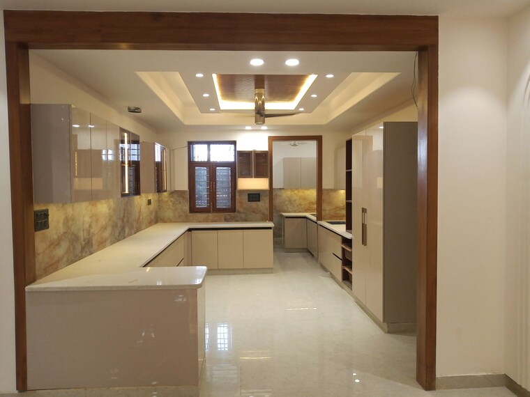 Room, sector 85 4 Bedroom 350 Sq.Yd. Builder Floor In Sector 85 Faridabad 10472156