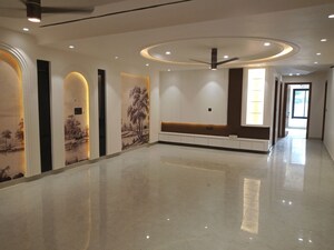 Room in 4 BHK Builder Floor at Sector 85 – for Sale