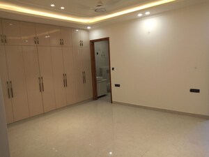 Room in 4 BHK Builder Floor at Sector 85 – for Sale