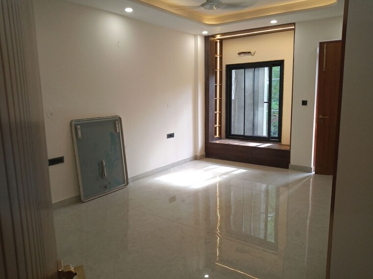 Room, sector 85 4 Bedroom 350 Sq.Yd. Builder Floor In Sector 85 Faridabad 10472156