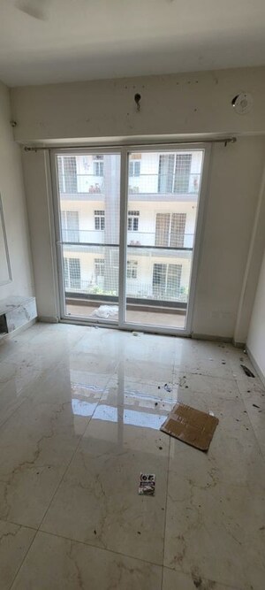 Room in 2.5 BHK Builder Floor at Smart World Gems, Sector 89 – for Rent
