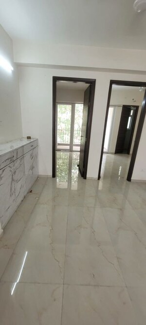 Room in 2.5 BHK Builder Floor at Smart World Gems, Sector 89 – for Rent