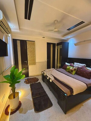 Bedroom in 3 BHK Builder Floor at Chittaranjan Park – for Rent