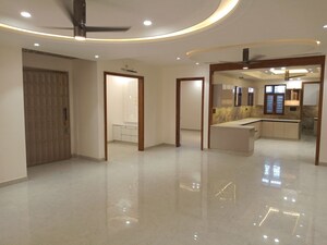 Room in 4 BHK Builder Floor at Sector 85 – for Sale