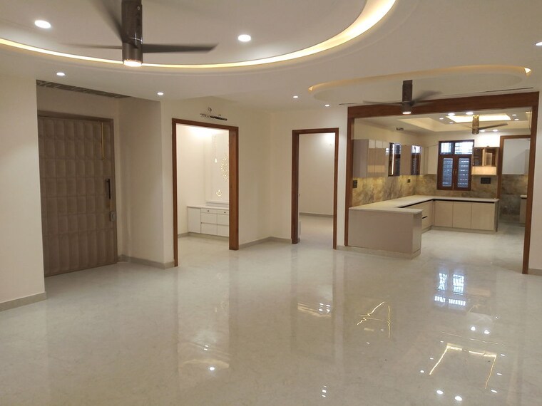 Room, sector 85 4 Bedroom 350 Sq.Yd. Builder Floor In Sector 85 Faridabad 10472250
