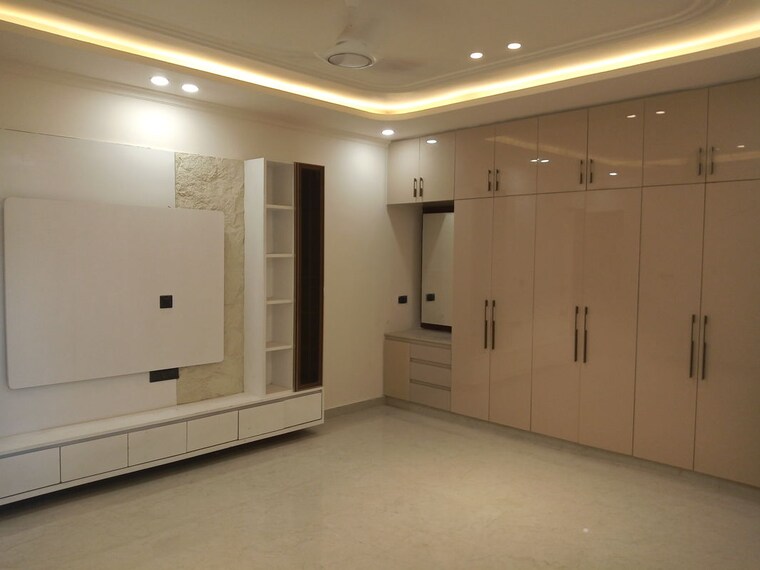 Room, sector 85 4 Bedroom 350 Sq.Yd. Builder Floor In Sector 85 Faridabad 10472250