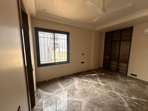 Room in 3 BHK Builder Floor at Sector 57 – for Rent