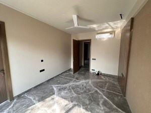 Room in 3 BHK Builder Floor at Sector 57 – for Rent