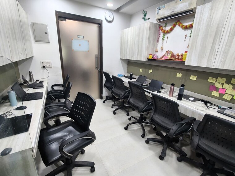 Team Area, netaji subhash place Commercial Office Space 402 Sq.Ft. In Netaji Subhash Place Delhi 10472285
