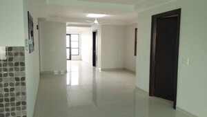 Room in 3 BHK Builder Floor at Sector 55 – for Rent