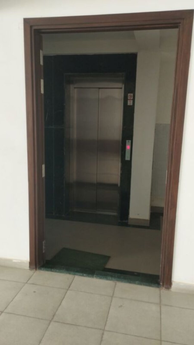 Room, sector 55 3 Bedroom 1650 Sq.Ft. Builder Floor In Sector 55 Gurgaon 10472332