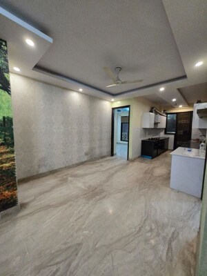 Room in 3 BHK Builder Floor at Sector 55 – for Rent
