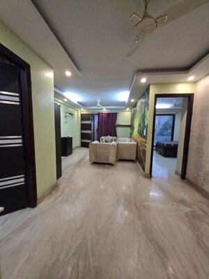 Room in 3 BHK Builder Floor at Sector 55 – for Rent