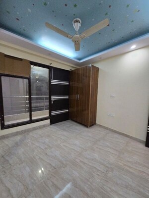 Room in 3 BHK Builder Floor at Sector 56 – for Rent