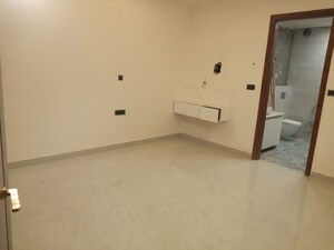 Room in 4 BHK Builder Floor at Sector 85 – for Sale