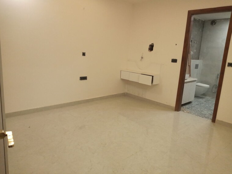 Room, sector 85 4 Bedroom 350 Sq.Yd. Builder Floor In Sector 85 Faridabad 10472428