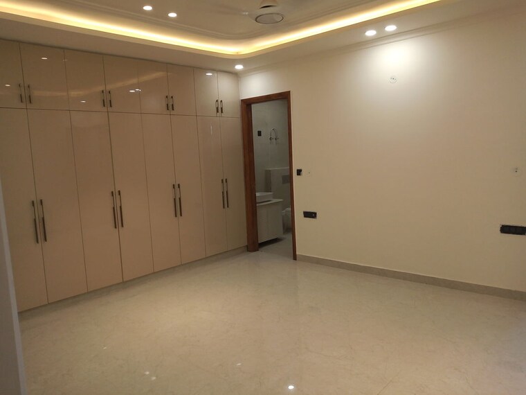 Room, sector 85 4 Bedroom 350 Sq.Yd. Builder Floor In Sector 85 Faridabad 10472428
