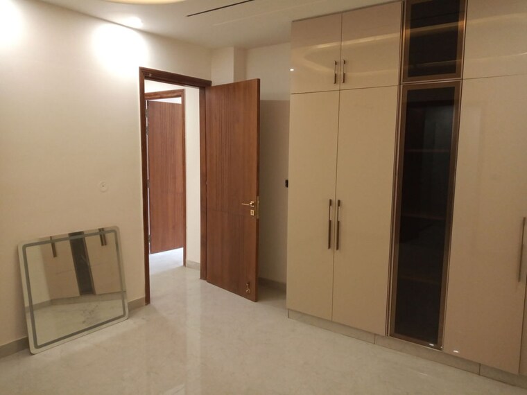 Room, sector 85 4 Bedroom 350 Sq.Yd. Builder Floor In Sector 85 Faridabad 10472428
