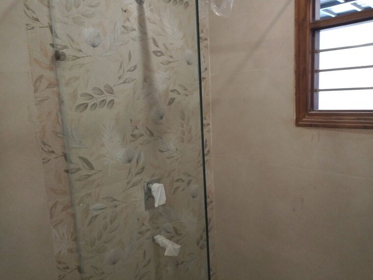 Bathroom, sector 85 4 Bedroom 350 Sq.Yd. Builder Floor In Sector 85 Faridabad 10472428